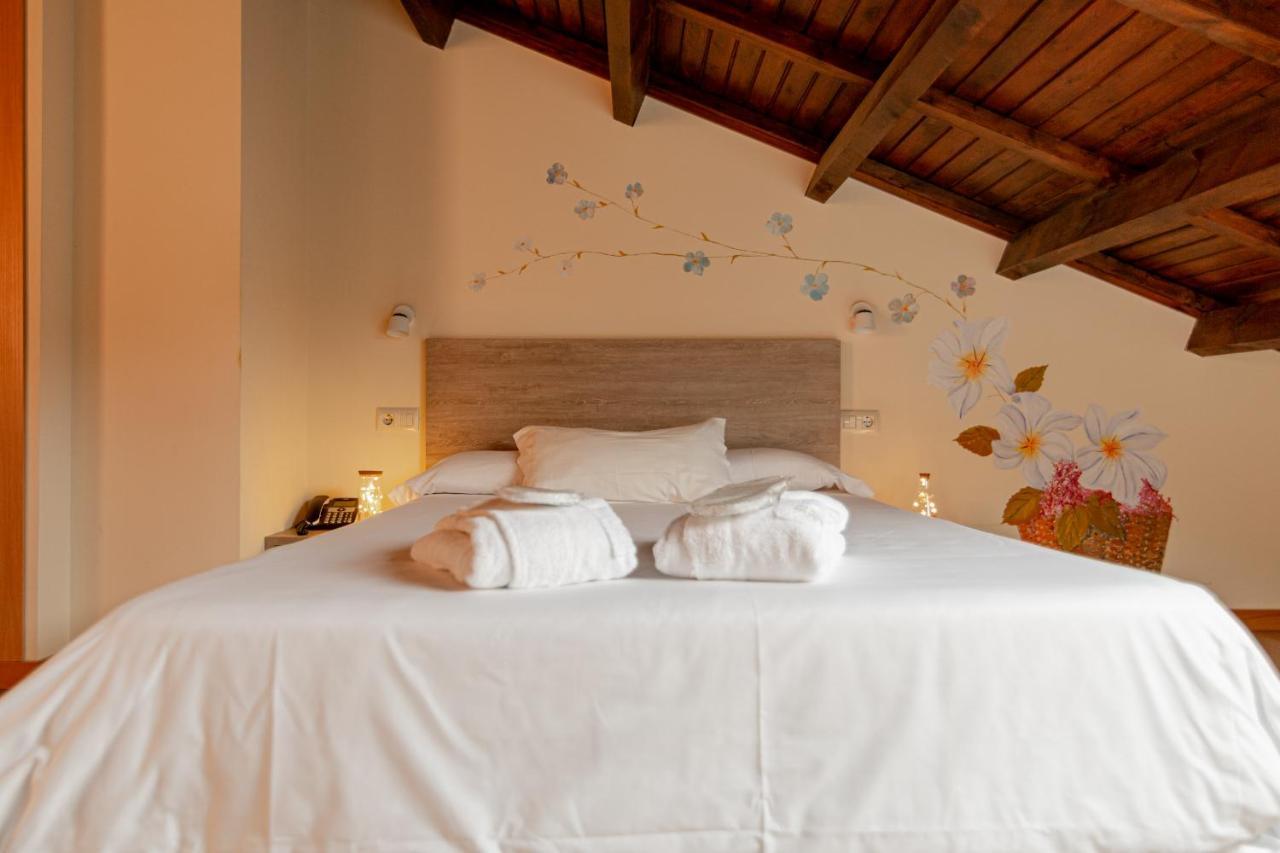 Hotel Balneario Rio Pambre ปาลัสเดเรย์ ภายนอก รูปภาพ
