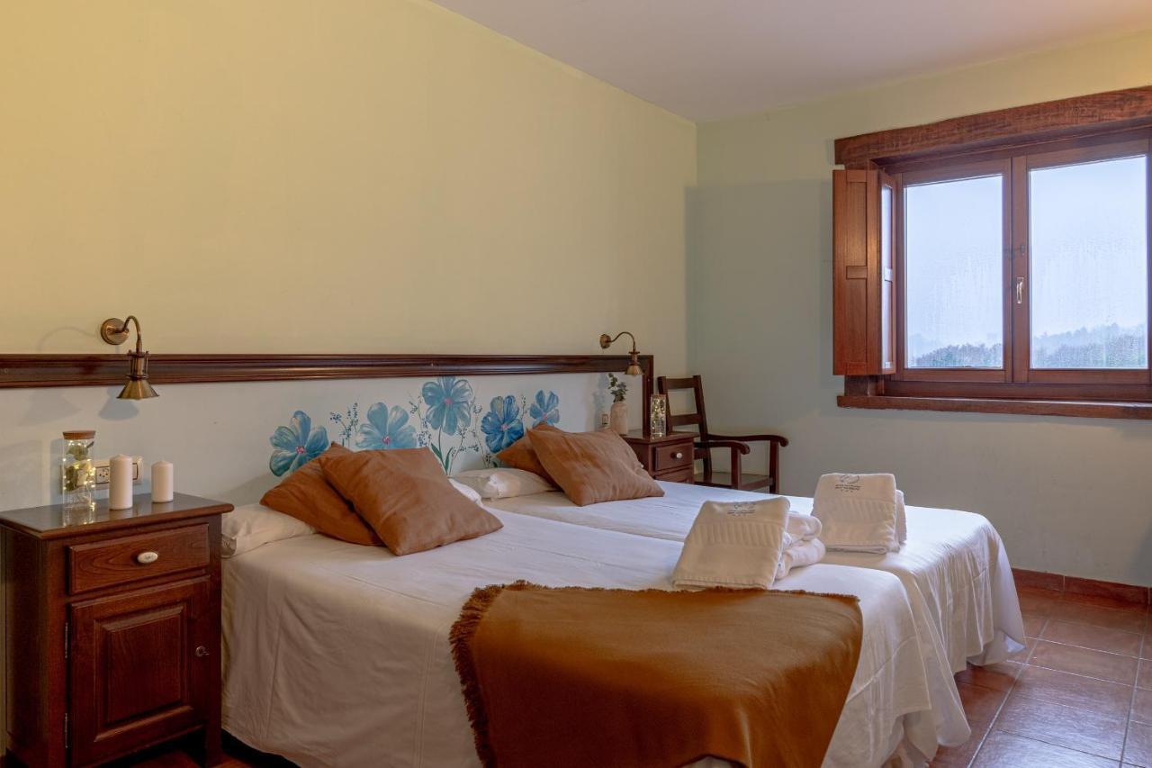 Hotel Balneario Rio Pambre ปาลัสเดเรย์ ภายนอก รูปภาพ