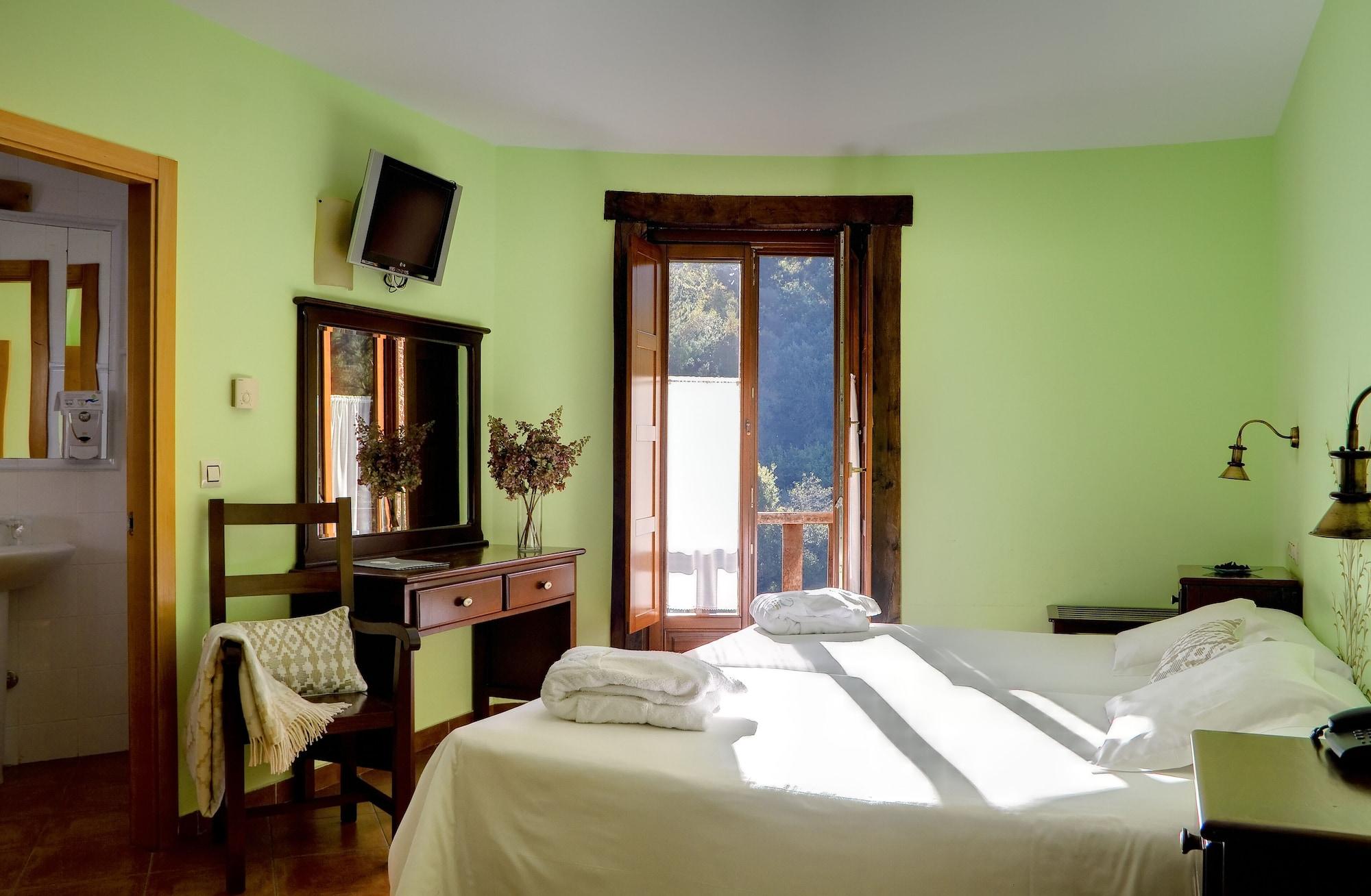 Hotel Balneario Rio Pambre ปาลัสเดเรย์ ภายนอก รูปภาพ