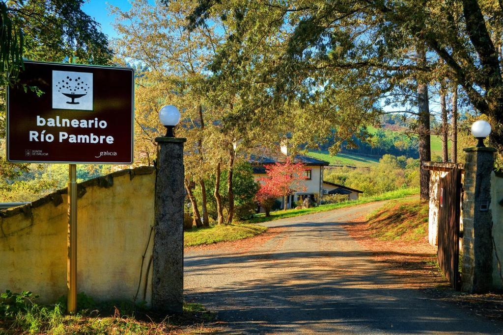 Hotel Balneario Rio Pambre ปาลัสเดเรย์ ภายนอก รูปภาพ